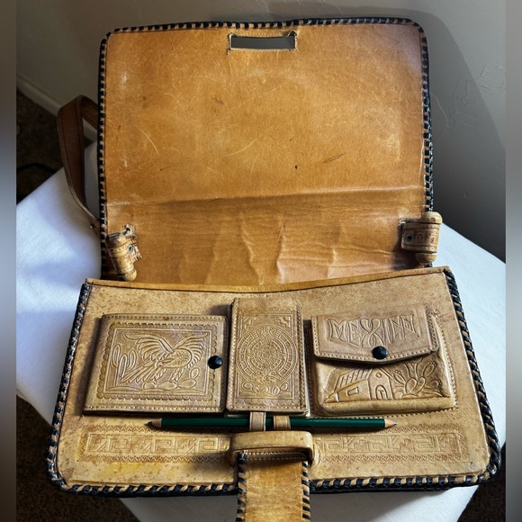 Rare Vintage Mexican hand-tooled leather shoulder bag with an Aztec calendar - Picture 3 of 8